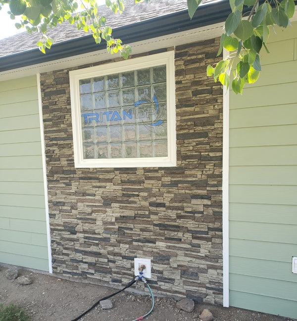 Lightning Ridge faux stone panel in Nature's Spirit – exterior siding