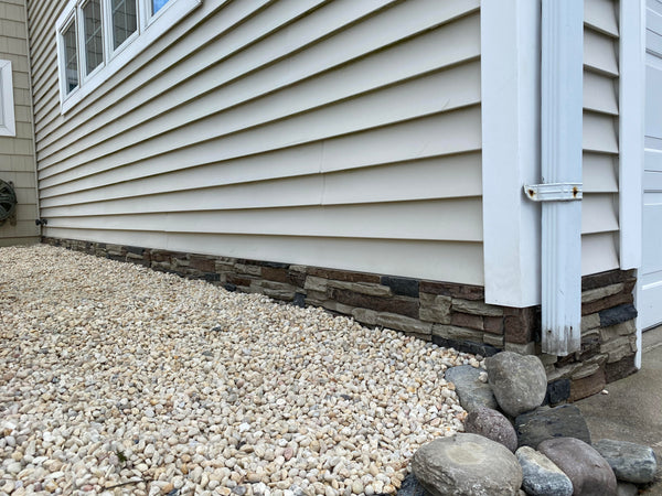 Lightning Ridge faux stone panel in Nature's Spirit – exterior siding