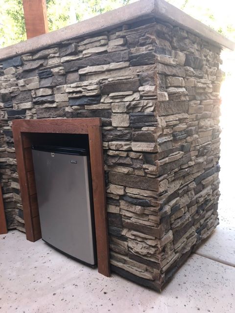 Lightning Ridge faux stone panel in Nature's Spirit – backyard