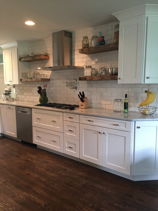 Aged Brick faux brick panel in Coconut White – kitchen wall installed by a DIY homeowner