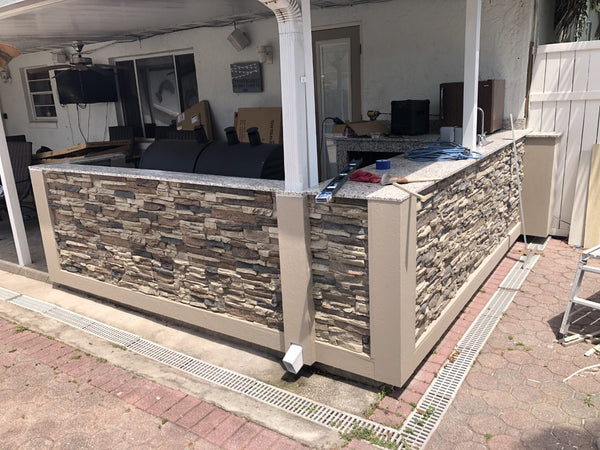 Lightning Ridge faux stone panel in Nature's Spirit – outdoor wall