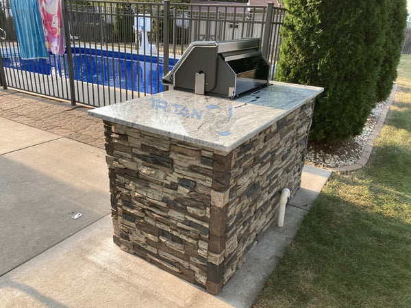 Lightning Ridge faux stone panel in Nature's Spirit – backyard