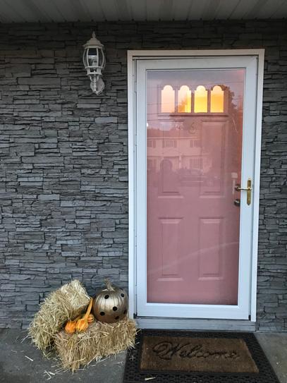 Lightning Ridge faux stone panel in Oyster Gray – exterior siding